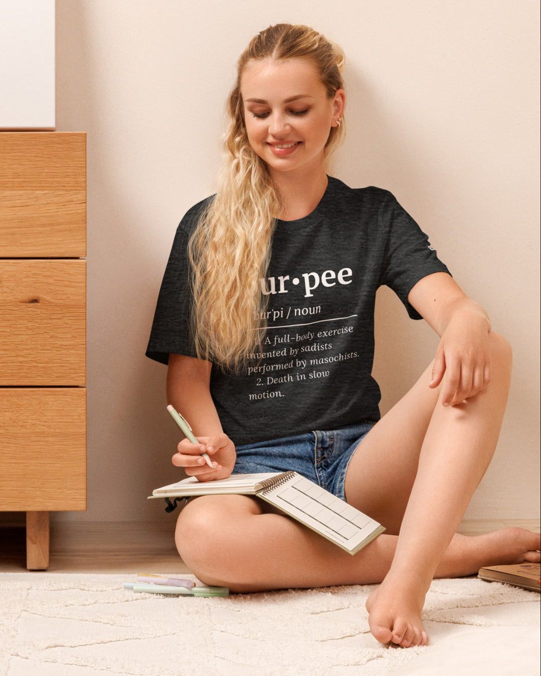BURPEE DEFINITIOB TEE UNISEX FRENTE LYIFESTYLE