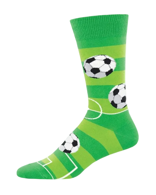 Meias Goal For It - Lifestyle da Socksmith em verde, com padrão de bolas de futebol e linhas de um campo de futebol.
