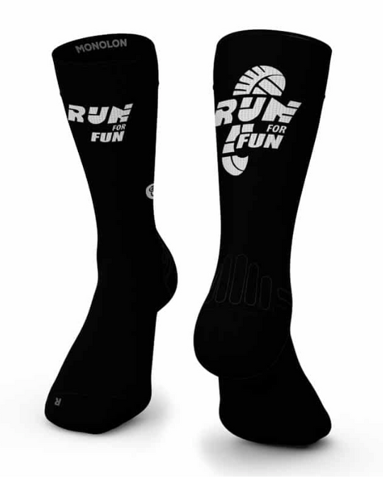 Meias Hybrid Run For Fun da Monolon em Black, com cano alto e grafismo branco inspirado no running.