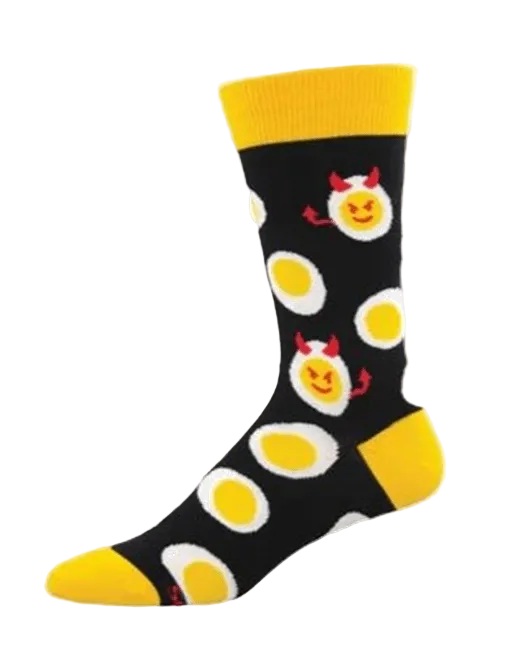 Meias Deviled Eggs - Lifestyle da Socksmith em preto e amarelo, com padrão de ovos estrelados e ovos endiabrados.