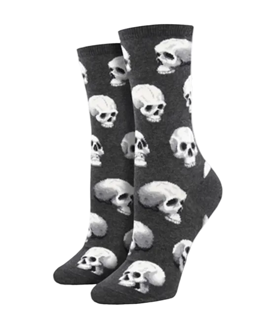Meias Sacred Skulls - Lifestyle da Socksmith em cinzento-escuro, com padrão monocromático de caveiras.