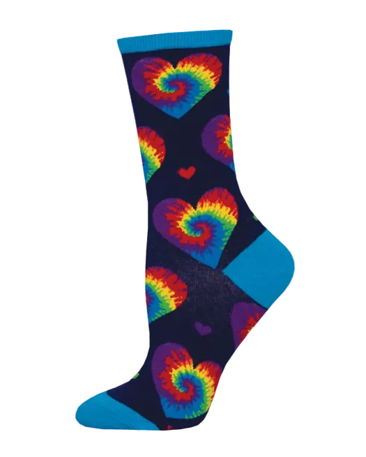Meias I Heart Tie Dye - Lifestyle da Socksmith em azul-marinho, com padrão de corações em efeito tie-dye multicolor.