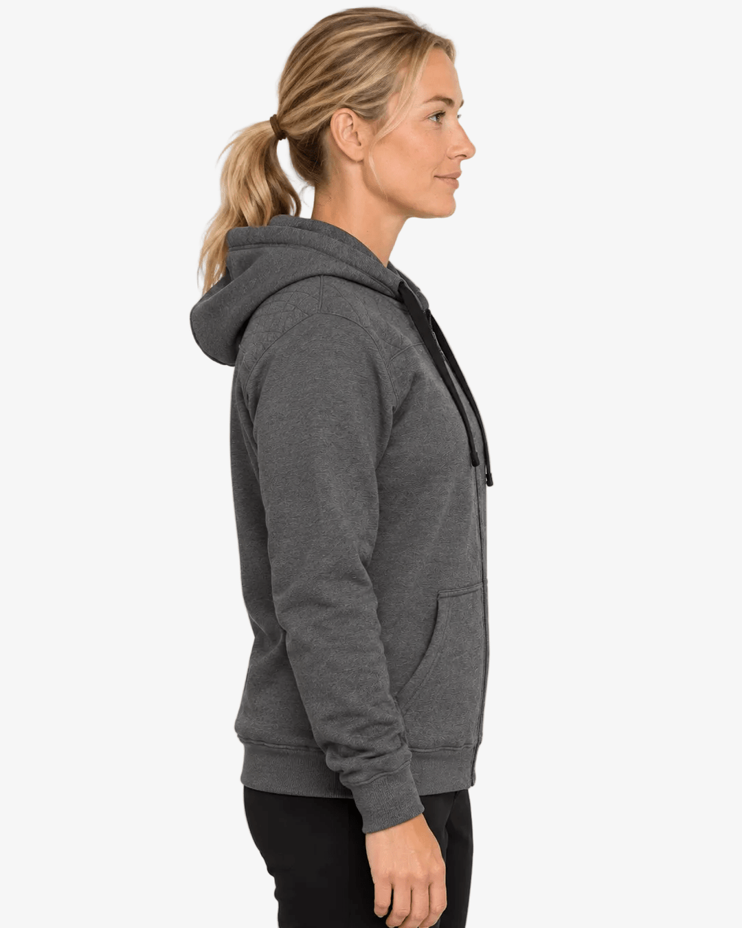 Zip Hoodie Storm Grey unissexo da TugaSox em modelo feminino, vista lateral com capuz e bolsos frontais.